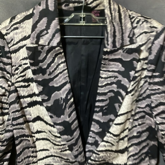 Animal print long coat. Shape FX brand. Size 4. Like new. - Picture 2 of 5